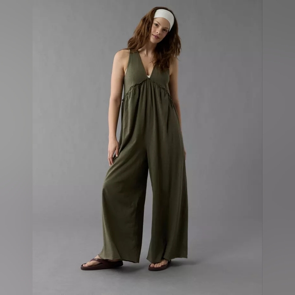 NWT AE Sunchaser Knit V-Neck Jumpsuit - Picture 1 of 2